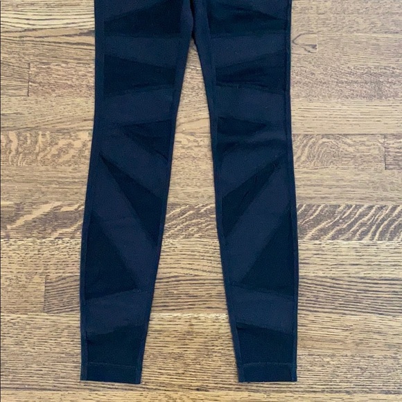 Lululemon Leggings Tech Mesh - Picture 7 of 8